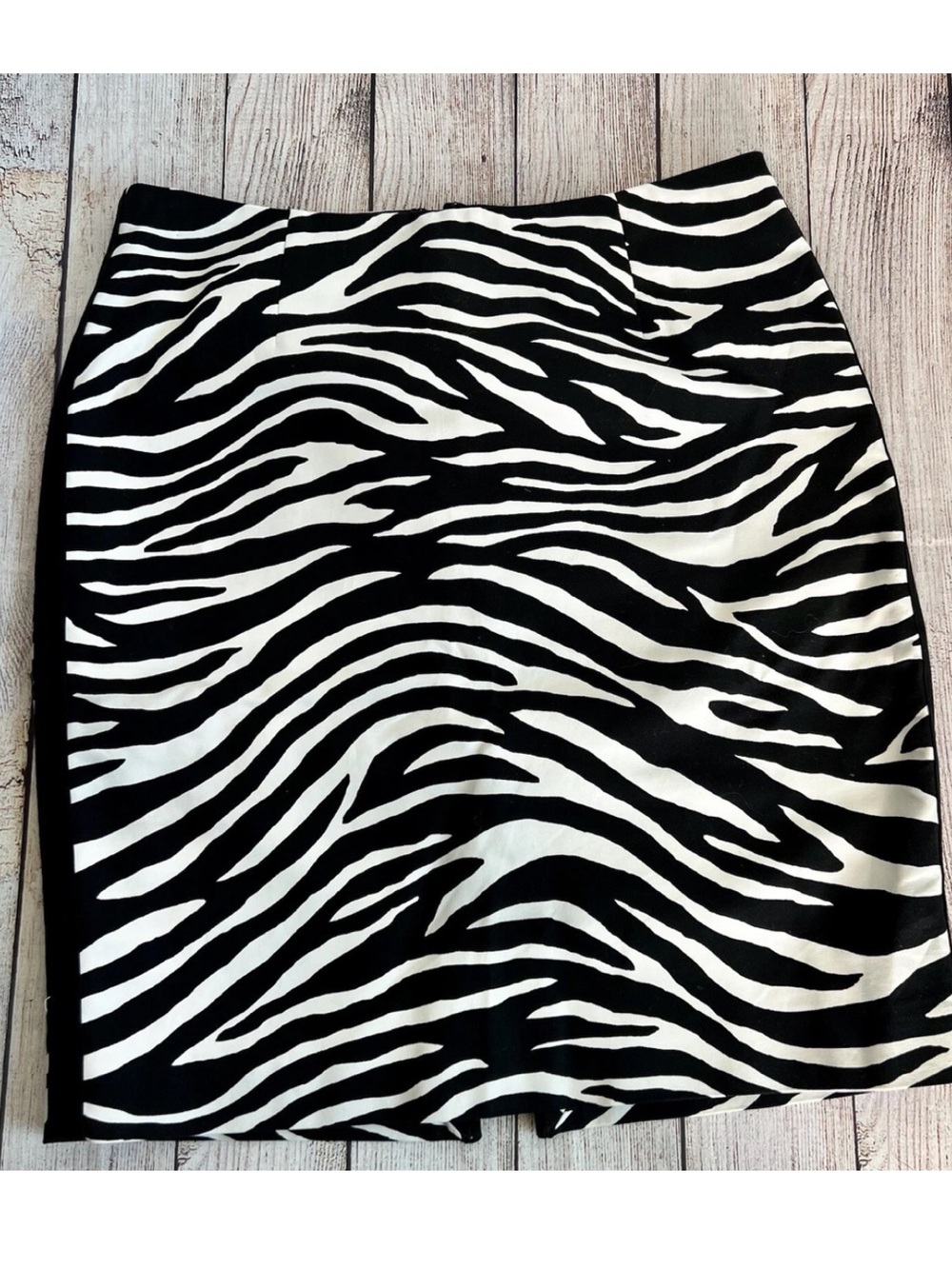 White House Black market  Zebra Print Pencil Skirt sz 0 nwot